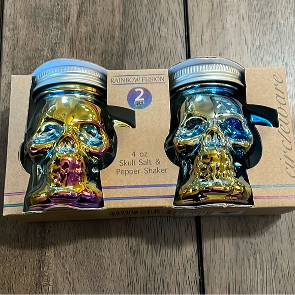 Skull 💀 Salt 🧂 and Pepper Shaker, 4 oz, 2 Piece Set, NIB - Picture 2 of 8